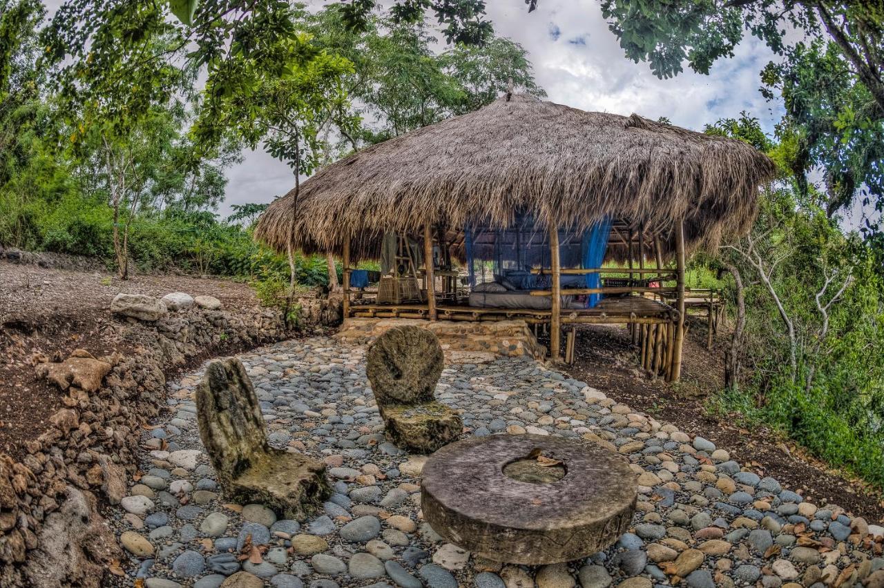 Ngalung Kalla Retreat Waikabubak Exterior foto